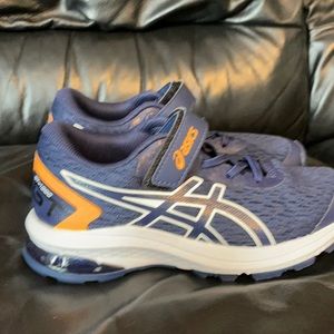 Brand NEW navy ASICS  size 1 boys GT1000